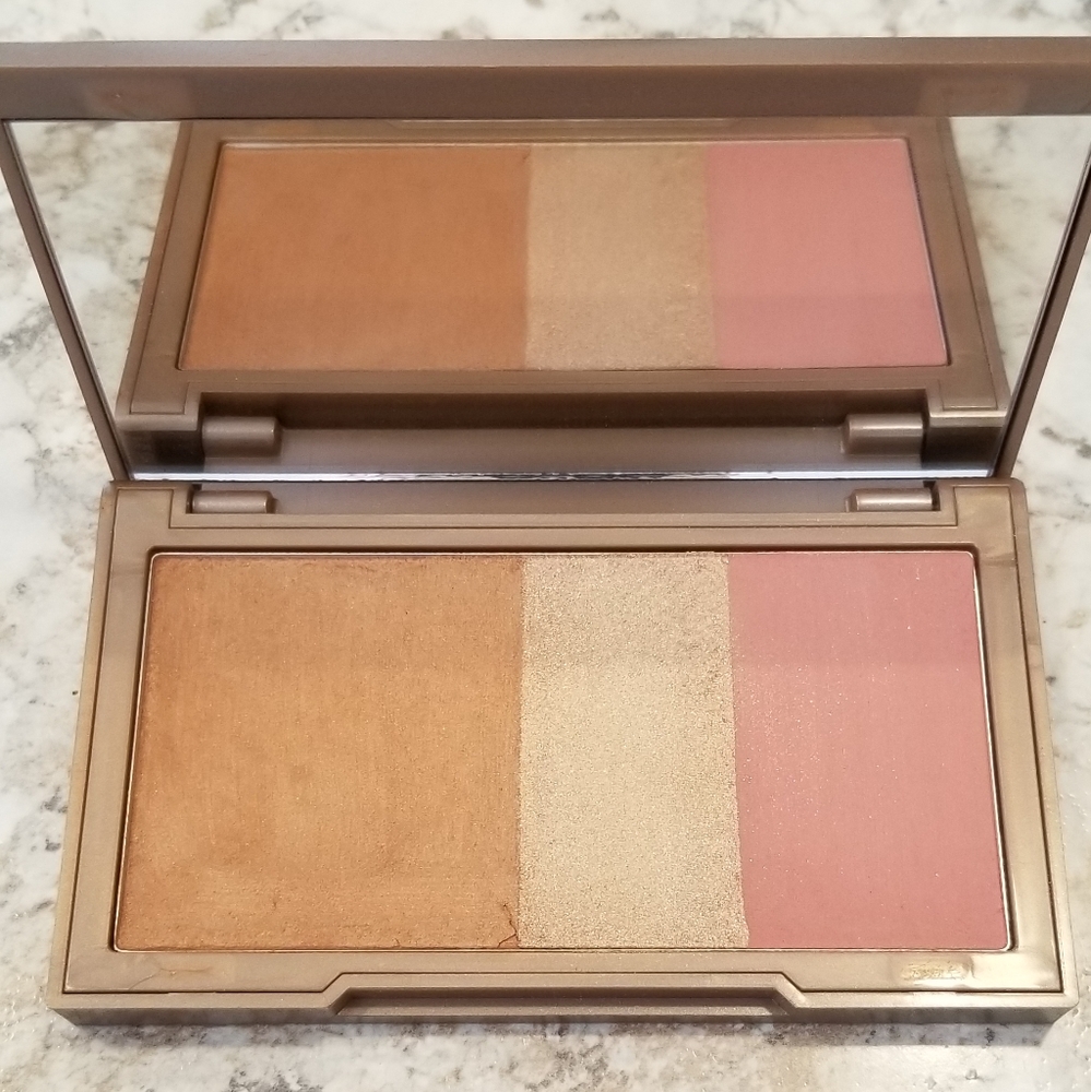Urban Decay Naked Flushed in Strip